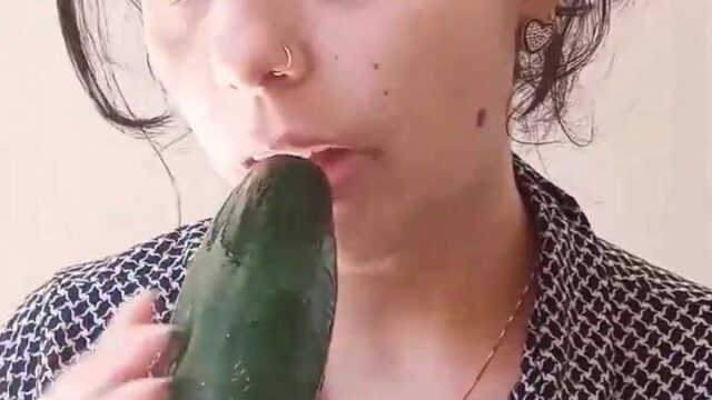 Jessy ASMR Cucumber Sucking Sounds Video Leaked