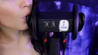 KittyKlaw ASMR Wonder Woman Licking Video Leaked