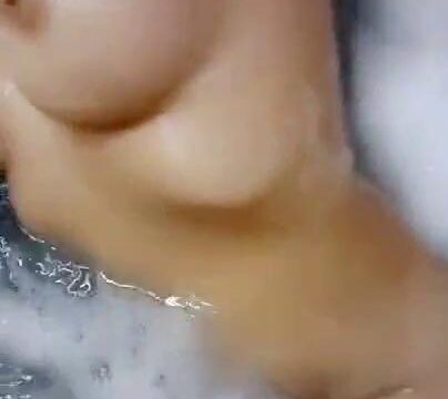 Katie Laura Nude in Bath Tub Porn Video