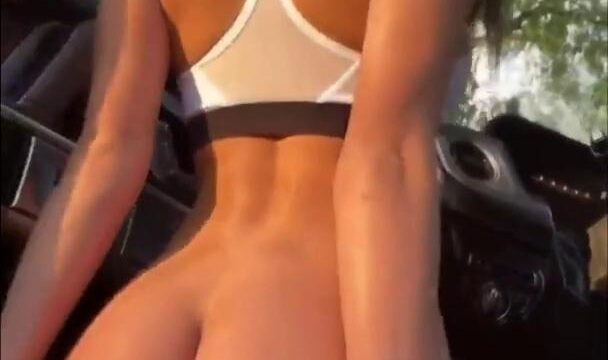 Violet Summers Squirting Outdoors Porn Video